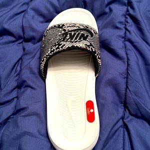 Nike Victori Slide